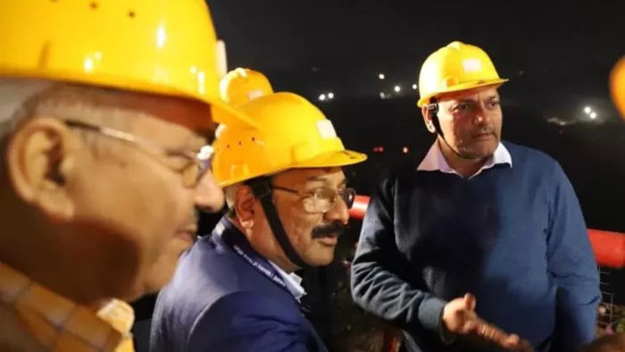 कोयला सचिव ने 250 करोड़ घाटे वाले भूमिगत मुनीडीह का किया दौरा, लिया सुरक्षा और उत्पादन की जानकारी।