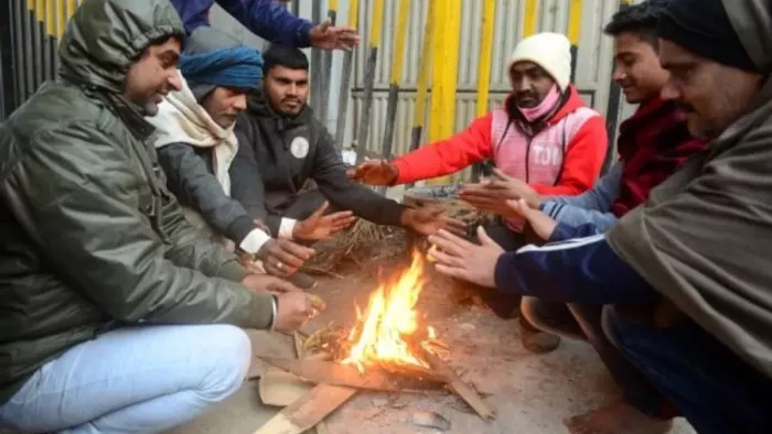 Weather Update Today: दिल्ली, यूपी, बिहार और उत्तराखंड समेत कई राज्यों में कड़ाके की ठंड