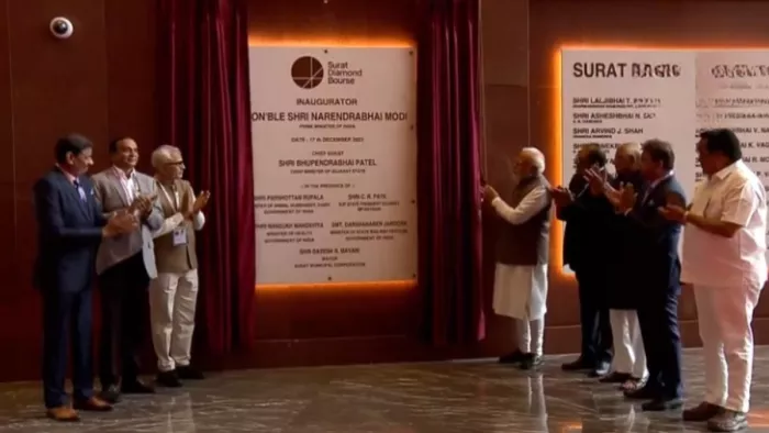 पीएम मोदी ने डायमंड बोर्स का किया उद्घाटन