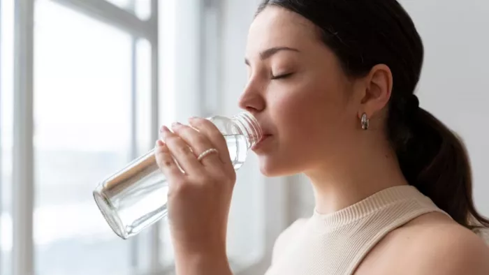 Health Tips: इन फूड्स को खाने के तुरंत बाद न पिएं ज्यादा पानी