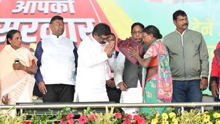 'राज्यपाल से कानाफूसी कर स्थानीय नीति को रोक रहे षडयंत्रकारी', मोदी सरकार पर जमकर बरसे हेमंत सोरेन