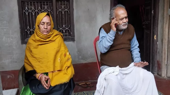 संसद में सुरक्षा के चूक के आरोपी ललित झा के माता और पिता (जागरण)