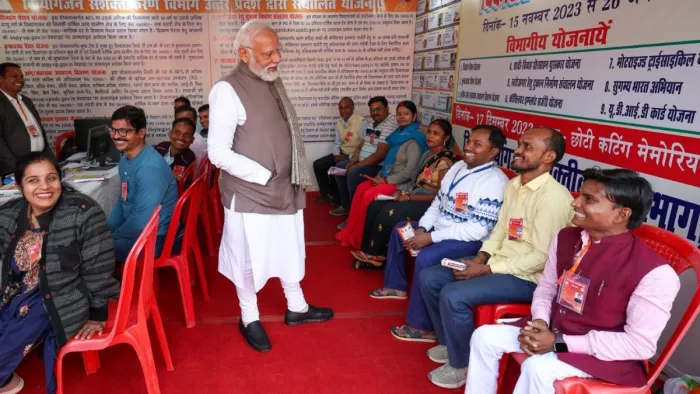 भारत संकल्प यात्रा के दौरान पीएम मोदी ने विभिन्न लाभार्थियों से बातचीत की। (फोटो सोर्स: सोशल मीडिया)