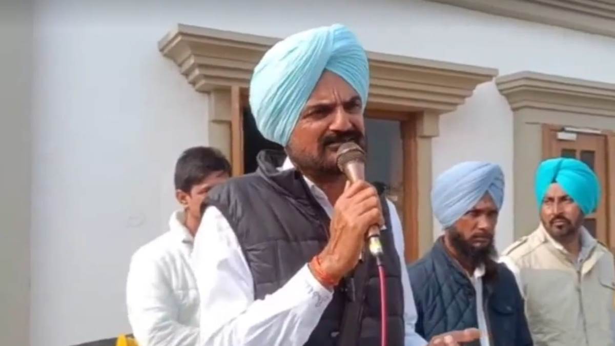 https://www.jagranimages.com/images/newimg/17122023/17_12_2023-sidhu_moosewala_father_23607114_191939272.jpg