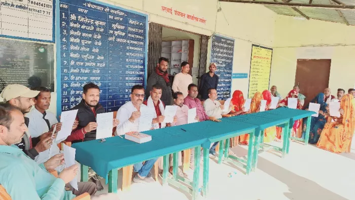 गनौरा पंचायत के मुखिया सहित वार्ड सदस्यों ने दिया इस्तीफा