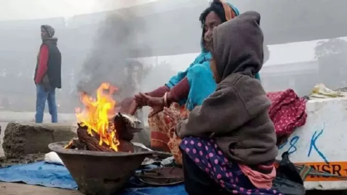 Coldwave Weather Updates: दिल्ली एनसीआर व पश्चिमी उत्तर प्रदेश में न्यूनतम तापमान गिरने से ठिठुरन बढ़ी है। (फोटो सोर्स: जागरण)