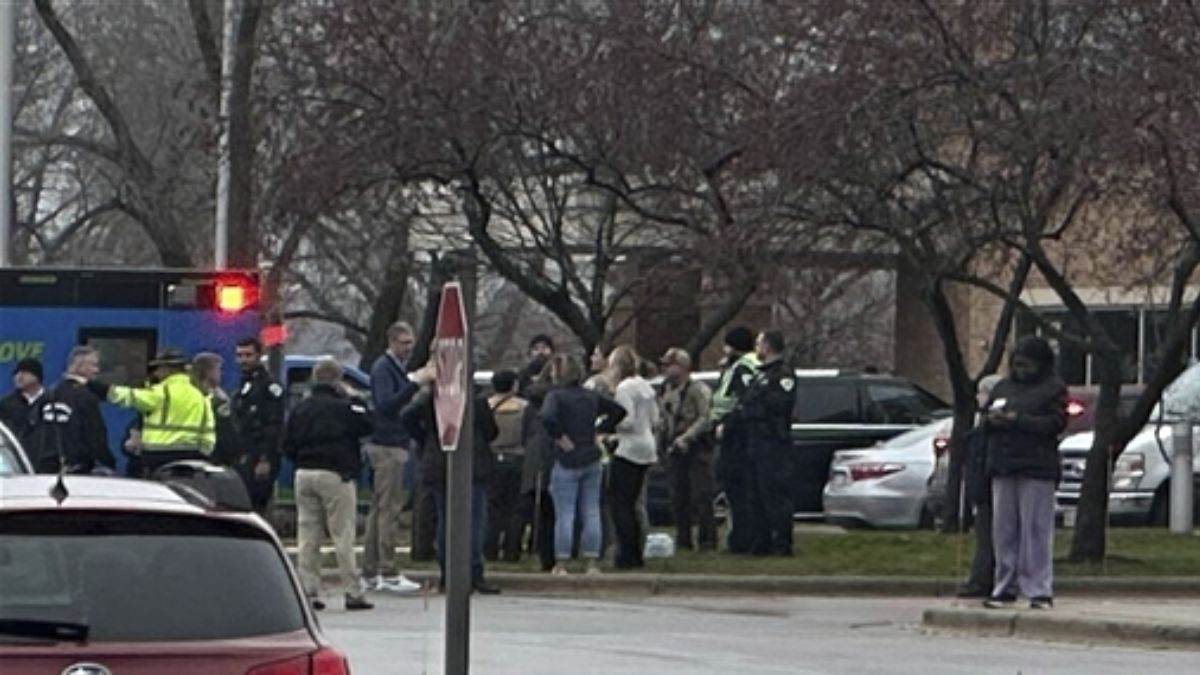 https://www.jagranimages.com/images/newimg/17122024/17_12_2024-school_shooting_23849946.jpg