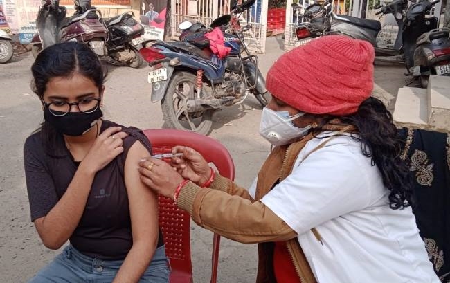 1.84 लाख मतदाताओं की कोरोनारोधी टीके की दूसरी डोज लंबित