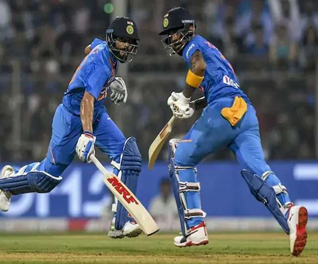 विराट कोहली व केएल राहुल बल्लेबाजी के दौरान (एपी फोटो)
