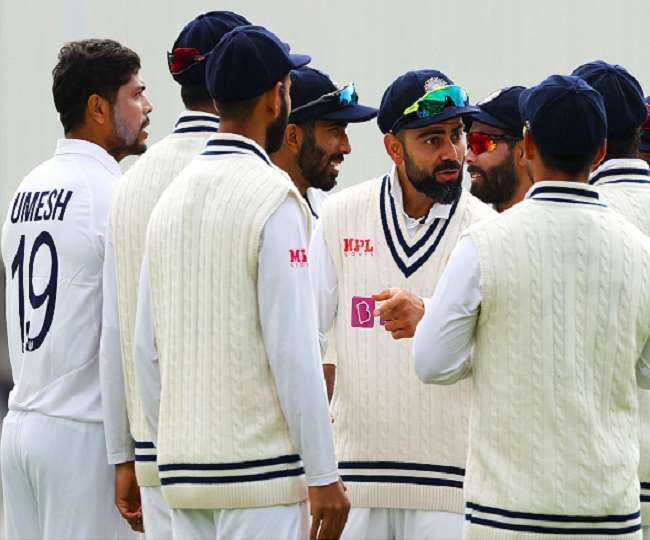 विराट कोहली टीम के बाकी खिलाड़ियों के साथ (फोटो ट्विटर पेज)