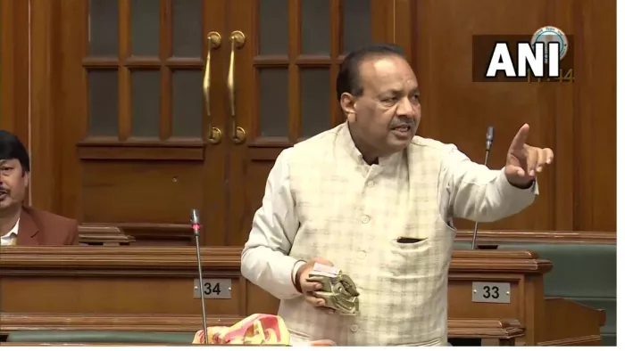 आप विधायक मोहिंदर ने विधानसभा में दिखाई नोटों की गड्डी