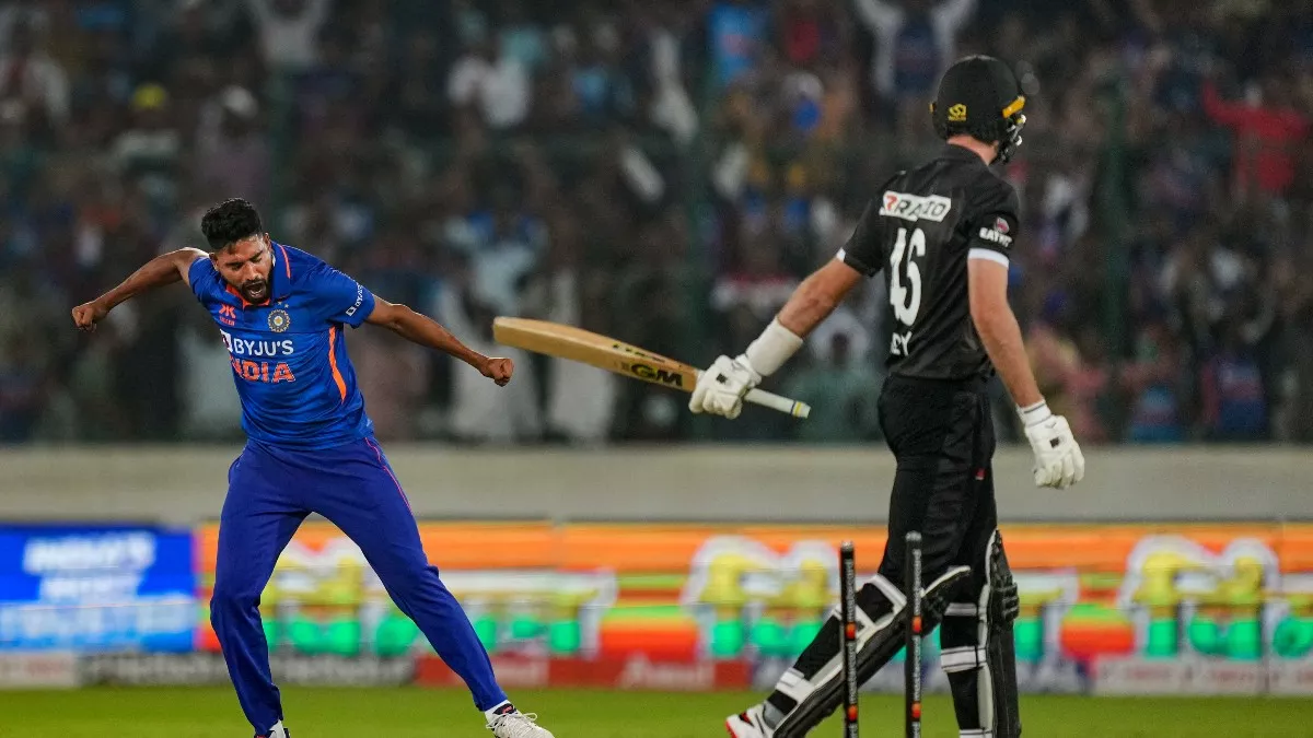 IND vs NZ 1st ODI Live Score: रोमांचक मुकाबले में 12 रन से जीता भारत, काम ना आई ब्रेसवेल की शतकीय पारी