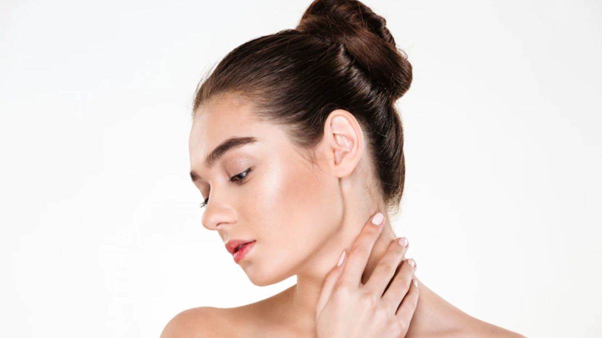 Neck Tanning गर्दन पर जमी मैल को साफ करने के लिए अपनाएं ये आसान टिप्स
