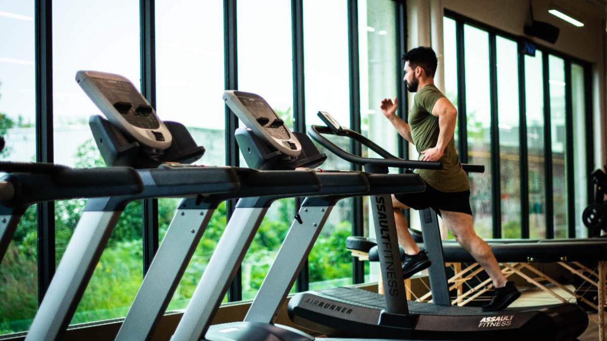 ठीकरा न फोड़े किस्मत पर! पतला होना है तो लाएं Best Treadmill For Home Use! बदला अवतार देखकर हर कोई होगा हैरान