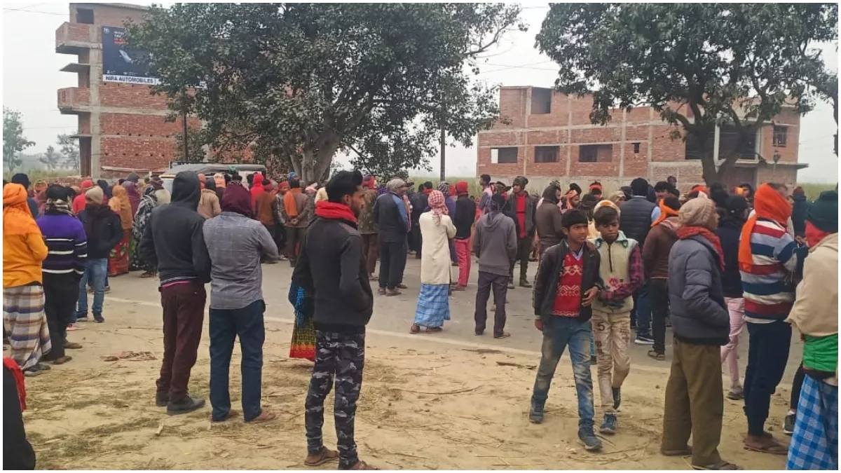Bihar News: मारपीट में जख्मी पिता की मृत्यु देख पुत्र को हार्ट अटैक, ग्रामीणों ने ब्लॉक की सड़क; आवागमन बाधित