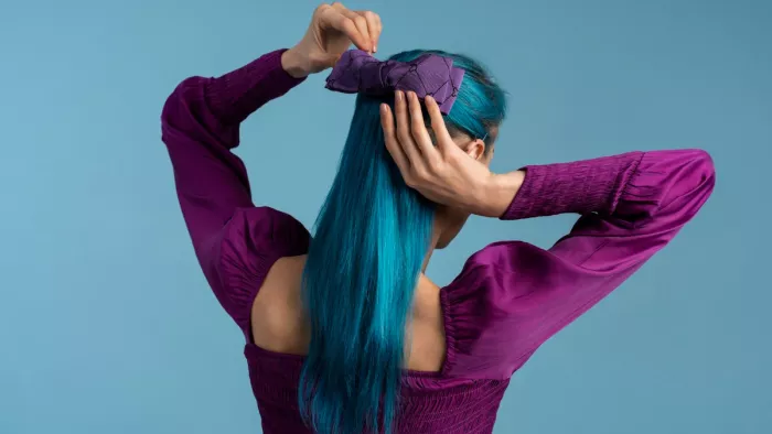 Hair Care Tips: कलर्ड बालों का ऐसे करें केयर