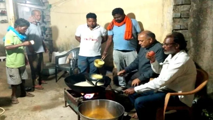 22 जनवरी के लिए संबलपुर भाजपा ने शुरू किया लड्डू बनाना।