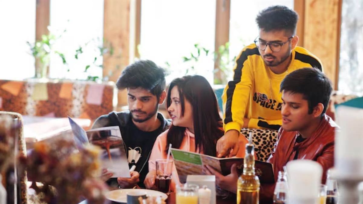 https://www.jagranimages.com/images/newimg/18012025/18_01_2025-friend_23869002_1751755.jpg