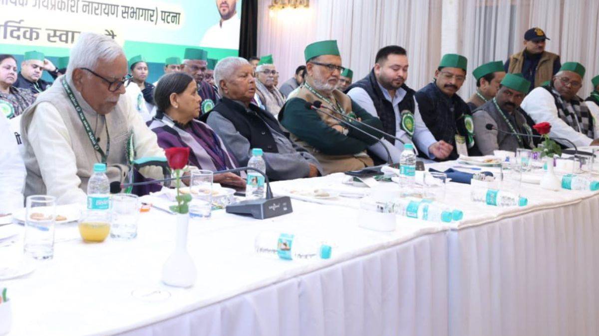 rjd meeting lalu yadav gives new right to tejashwi yadav bihar politics news in hindi