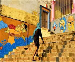 बनारस में गंगा नदी के किनारे कुल 88 घाट हैं।