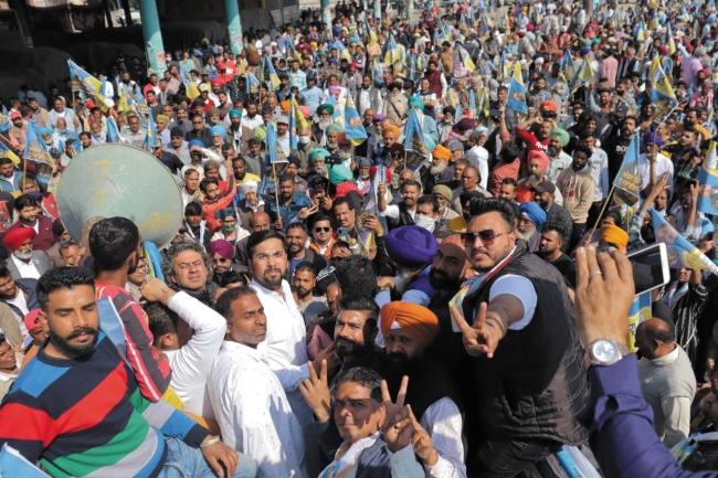 campaigning stopped candidates showed strength by taking out road shows