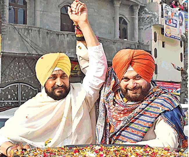 Punjab Election 2022: सिद्धू के पक्ष में रोड शो करते चरणजीत सिंह चन्नी। फोटो- जागरण
