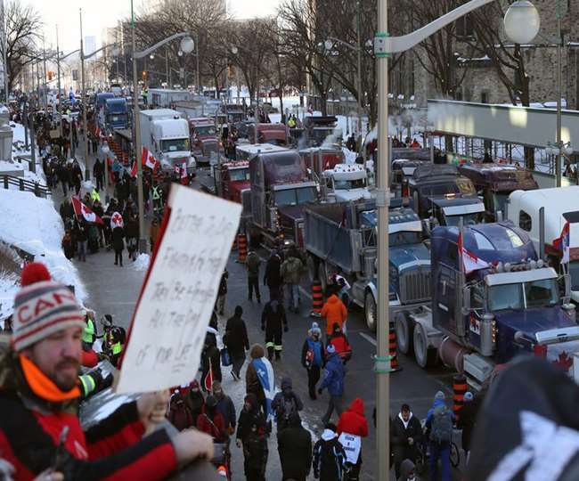 protesting truck drivers stuck in canada police arrested two leaders