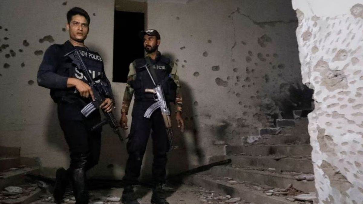 karachi attack each suicide bombers vest carried 8 kg explosives says a report of bomb disposal squad