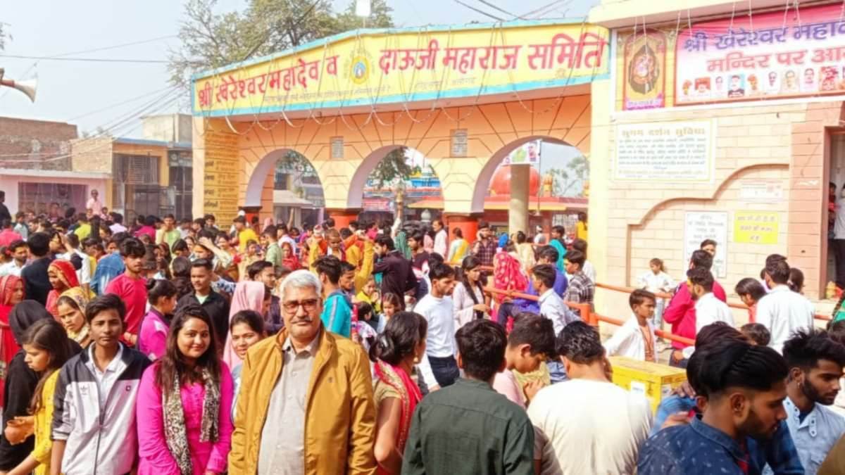 maha shivaratri 2023 devotees drenched in devotion to shiva lord krishna also performed jalabhishek in this temple of aligarh