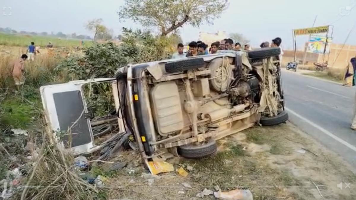 road accident in auraiya bike driver killed due to van collision omni blown up due to overturning