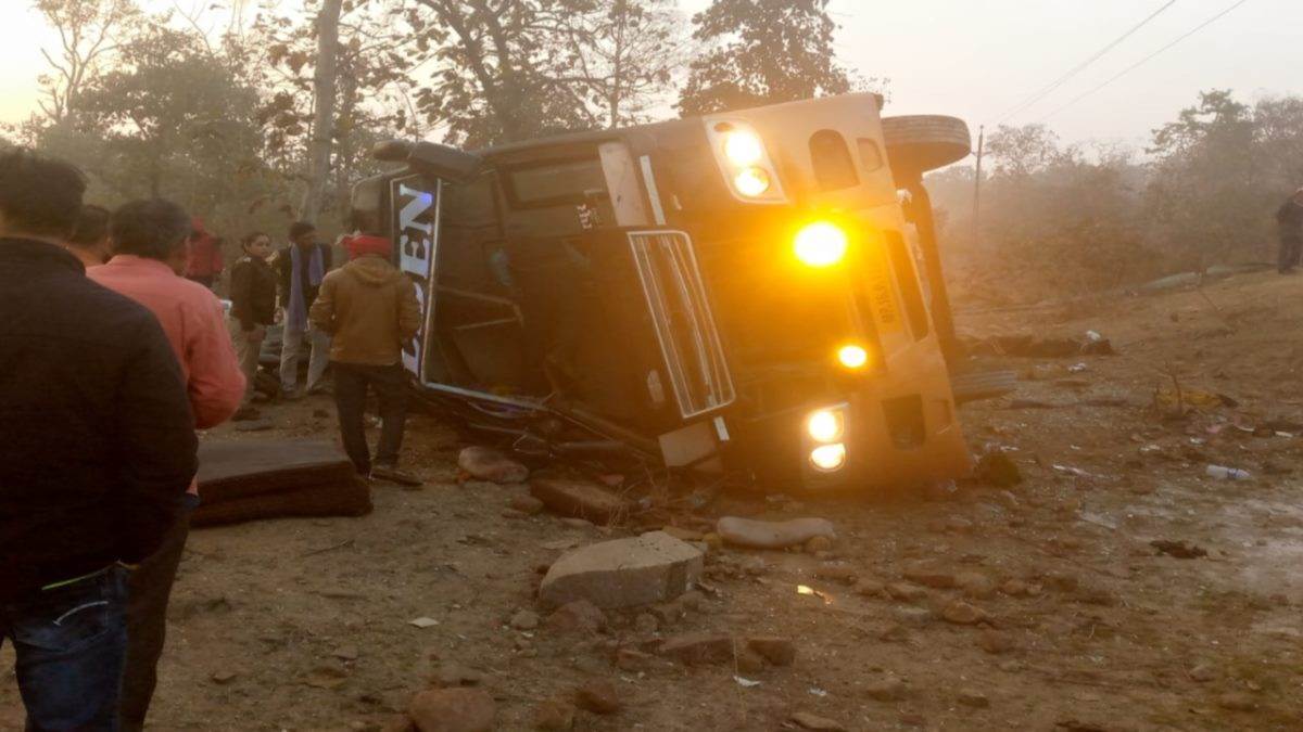 sagar road accident bus going from indore to chhatarpur overturned four died 35 injured
