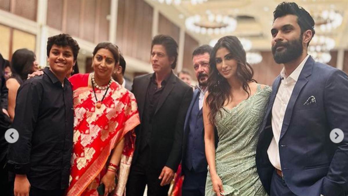 https://www.jagranimages.com/images/newimg/18022023/18_02_2023-shah_rukh_khan_mouni_roy2_23333015.jpg