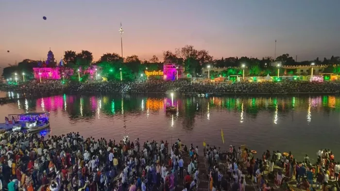 कार्यक्रम में हिस्सा लेने के लिए मुख्यमंत्री शिवराज सिंह चौहान उज्जैन पहुंचे।