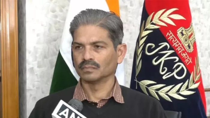 युवाओं को आतंक के रास्ते पर धकेलने वालों पर होगी कठोर कार्रवाई