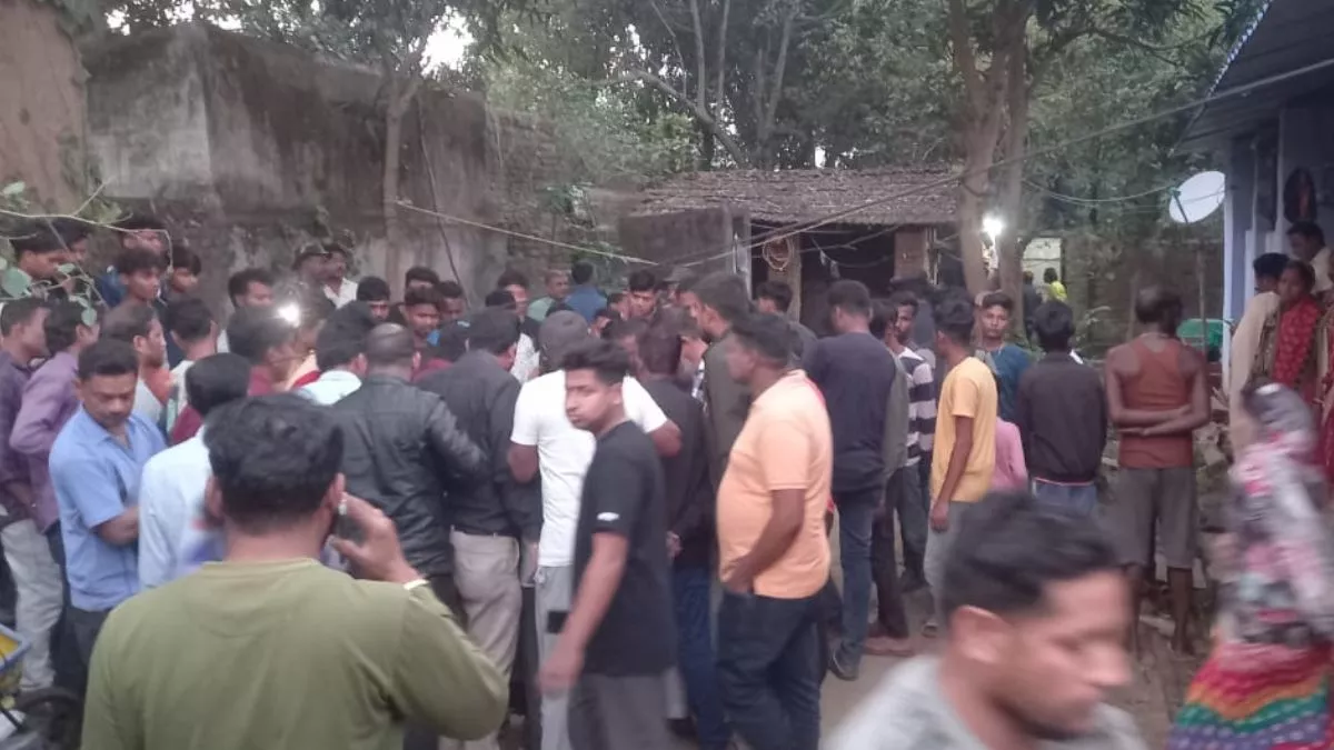 Jharkhand: पति से झगड़े के बाद पत्‍नी तीन बच्चों को लेकर कुएं में कूदी, 7 घंटे बाद महिला रेस्‍क्यू; मासूमों की मौत