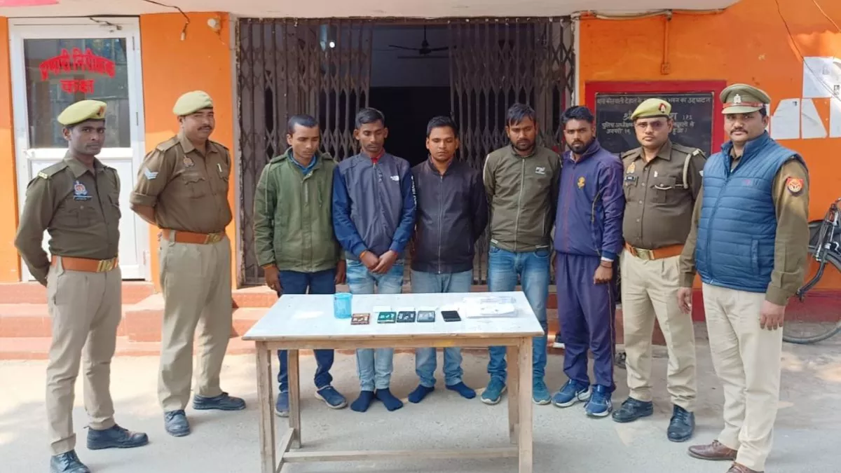 UP Police Bharti : पुलिस भर्ती परीक्षा में बिहार के पांच साल्वर समेत 11 गिरफ्तार, दूसरे दिन 14,474 ने दी परीक्षा