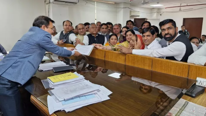 फरीदाबाद नगर निगम के चुनावी रण में उतरे योद्धा। फाइल फोटो