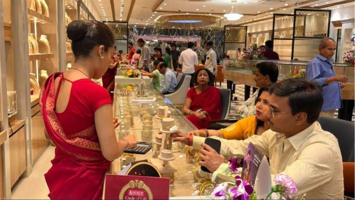 https://www.jagranimages.com/images/newimg/18022025/18_02_2025-gold_buying_23886651.jpg
