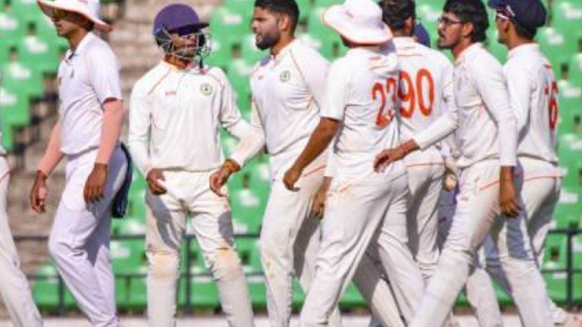 https://www.jagranimages.com/images/newimg/18022025/18_02_2025-parth_ranji_trophy__23886792.jpg