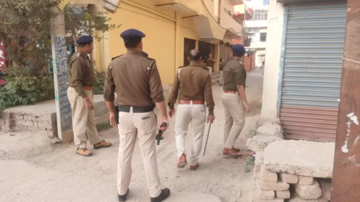 पटना में फायरिंग करते हुए घर में घुसे 4 अपराधी। फोटो- जागरण