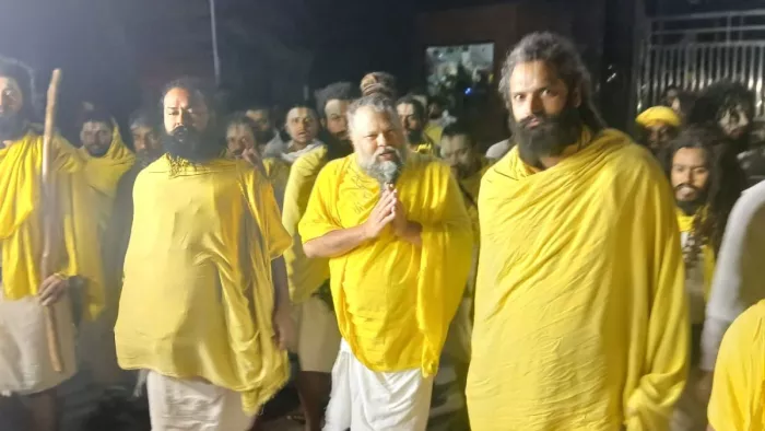 Saint Premanand News: रात्रिकालीन पदयात्रा पर निकले संत प्रेमानंद महाराज।