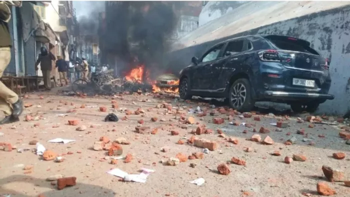 संभल हिंसा के लिए पुलिस को जिम्मेदार ठहराने वाले पर मुकदमा दर्ज। (तस्वीर जागरण)