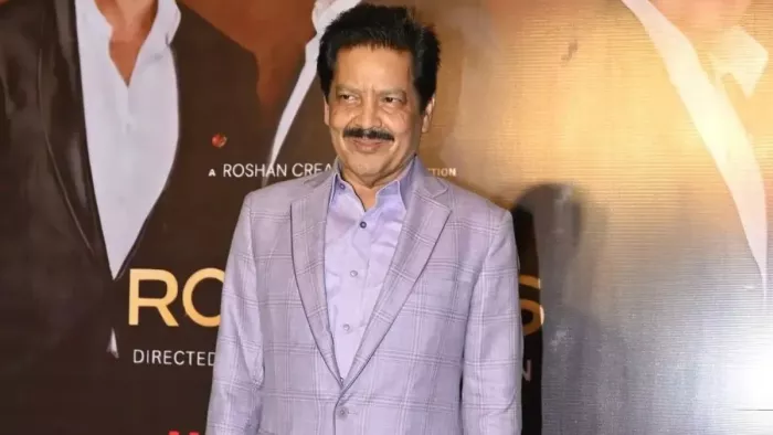 उदित नारायण को पैपराजी ने खूब चिढ़ाया (Photo Credit- Instagram)