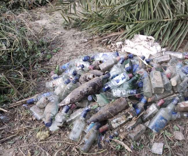 बिहार अचानक कब्रिस्तान के भीतर से निकलने लगीं शराब की बोतलें, मचा हड़कंप Liquor bottles came