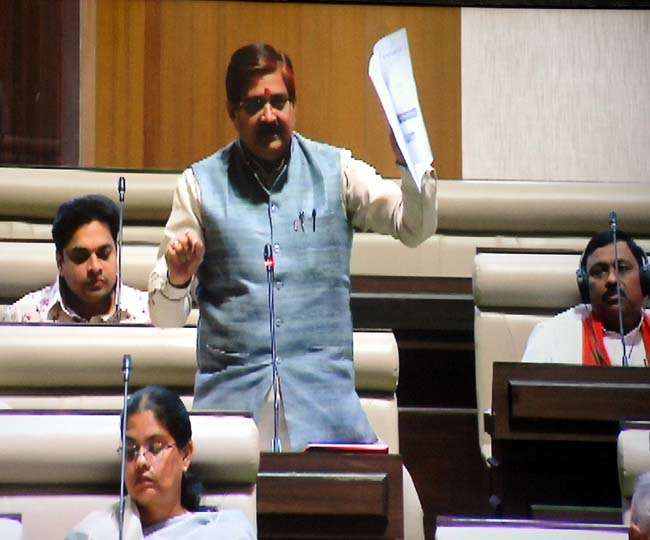 Jharkhand Assembly Budget Session घोषणा पत्र को लेकर पक्ष और विपक्ष के नेता आमने-सामने आ गए।