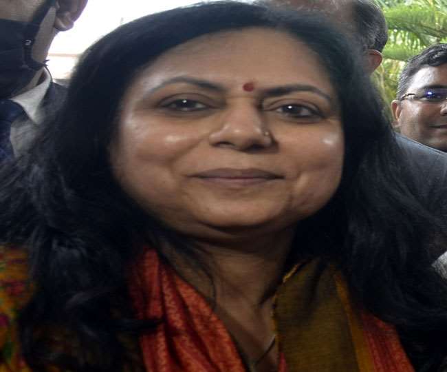मुख्यमंत्री तीरथ सिंह रावत की पत्नी डॉ. रश्मि त्यागी रावत ने मुख्यमंत्री के विवादित बयान पर उनका बचाव किया।