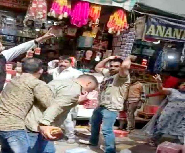 baghpat like shopkeeper war in jalandhar as jewellery shopkeepers fight over customer