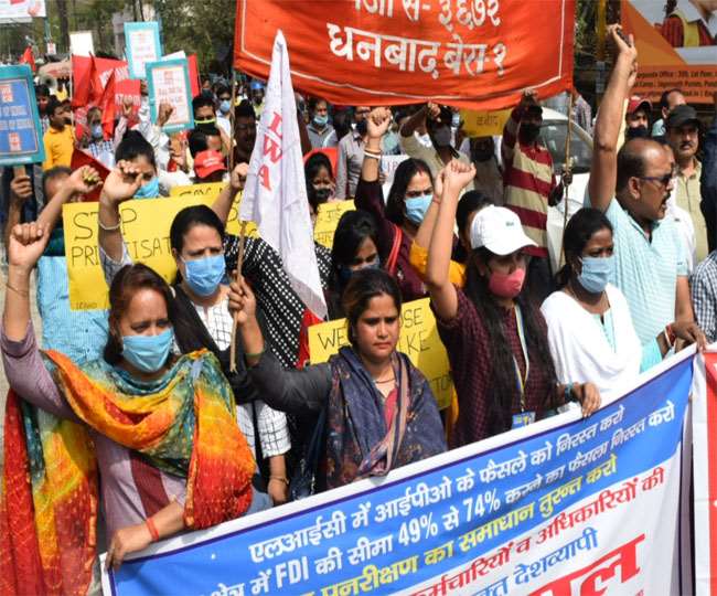 10 Carore Of Businness Affected DUE TO Strike in LIC