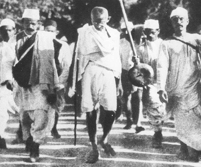 अहमदाबाद के साबरमती आश्रम से ऐतिहासिक दांडी मार्च से हुई।