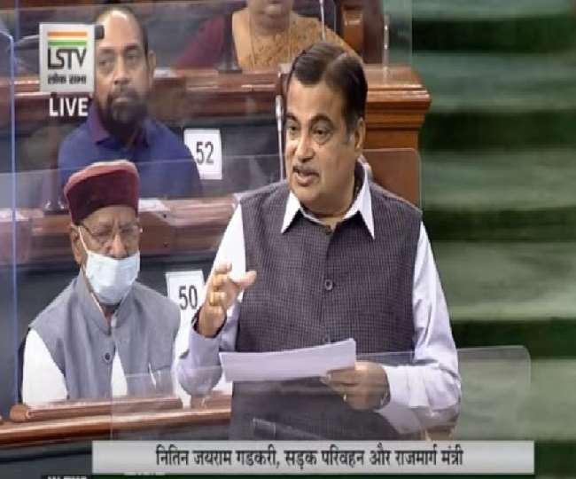 लोकसभा में जवाब देते हुए केंद्रीय सड़क परिवहन और राजमार्ग मंत्री नितिन गडकरी